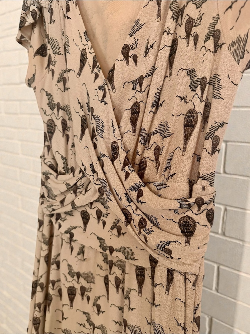 Beige Hot Air Balloons Print Twist-Front Dress